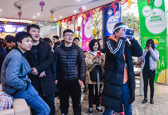 重庆新华春季火热报名-大学学历|考驾照|学技能