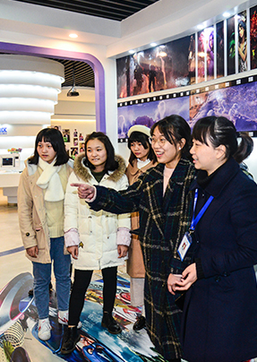 重庆新华春季火热报名-大学学历|考驾照|学技能