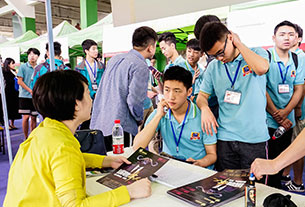 重庆新华报考空乘有什么学校
