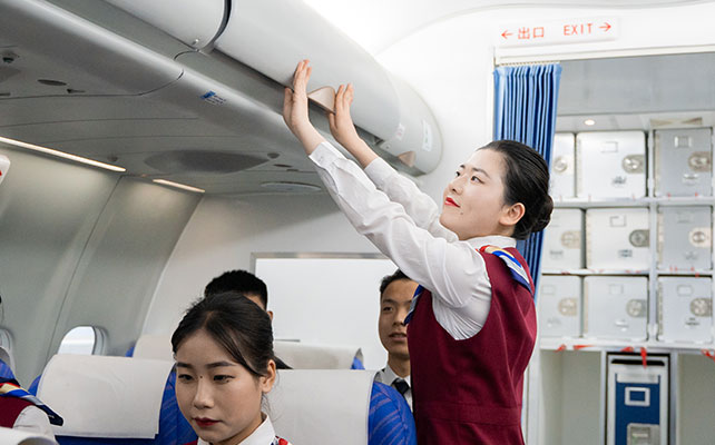 重庆新华男孩学空乘专业可以吗
